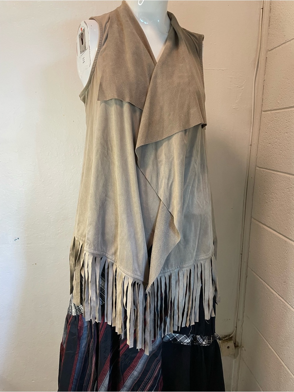 By Design Vest Womens medium Beige Faux Sude Fringe Casual Outdoor